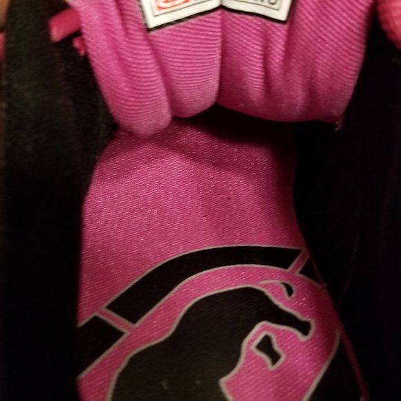 Marc Ecko Red womens' shoes - Picture 2 of 7